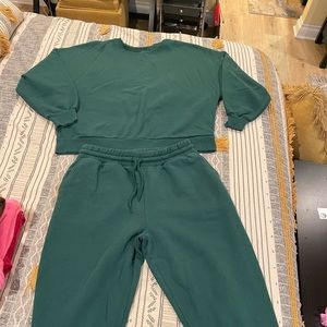 Green Crew Neck/Jogger Sweatsuit